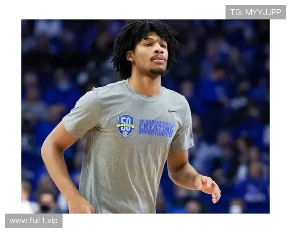 夏普接球强突对抗上篮打进并成功制造加罚机会